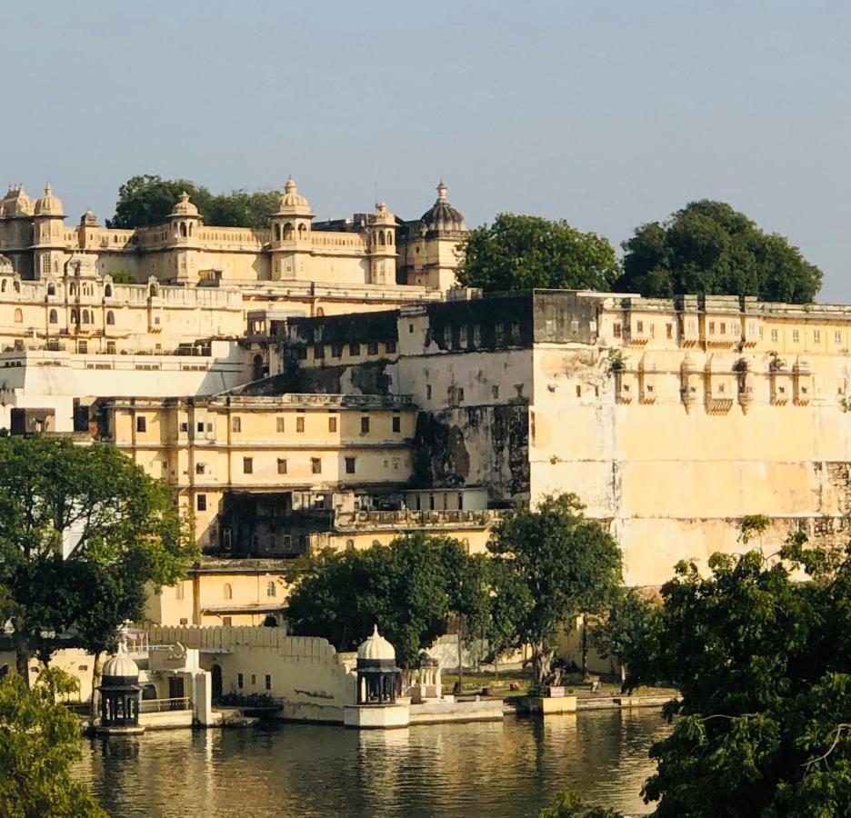 Hotel Nirvana Lakeside Udaipur Exterior foto