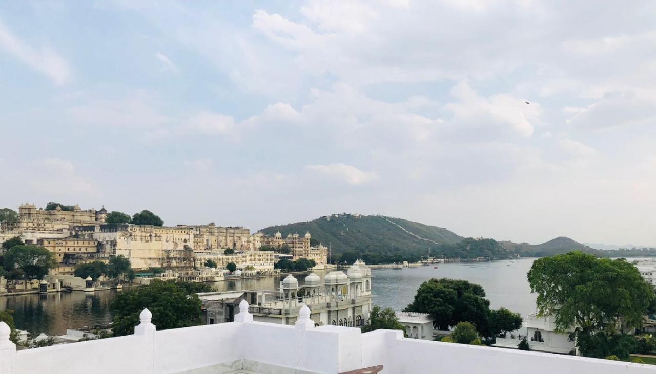 Hotel Nirvana Lakeside Udaipur Exterior foto